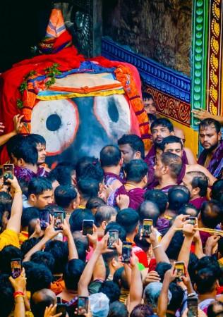 Devotee Dies Of Suffocation During Lord Jagannath Rath Yatra In Puri; Over 100 Injured, 52 Rescued Devotee Dies Of Suffocation During Lord Jagannath Rath Yatra In Puri; Over 100 Injured, 52 Rescued
