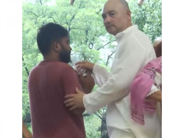 Abhijeet Dipke 'picked up' by police; PM leaves from Parliament as CJP march closes in Abhijeet Dipke 'picked up' by police; PM leaves from Parliament as CJP march closes in