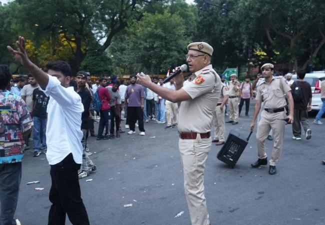 Abhijeet Dipke 'picked up' by police; PM leaves from Parliament as CJP march closes in Abhijeet Dipke 'picked up' by police; PM leaves from Parliament as CJP march closes in