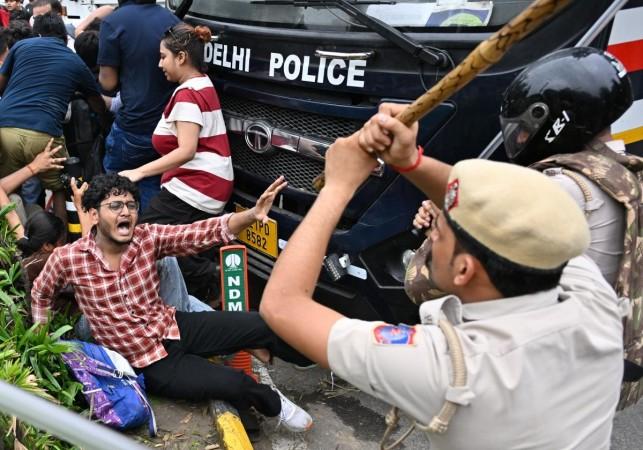 'Nail-fitted lathi' videos are fake, says Delhi Police; 250 videos under scanner in CJP violence case 'Nail-fitted lathi' videos are fake, says Delhi Police; 250 videos under scanner in CJP violence case