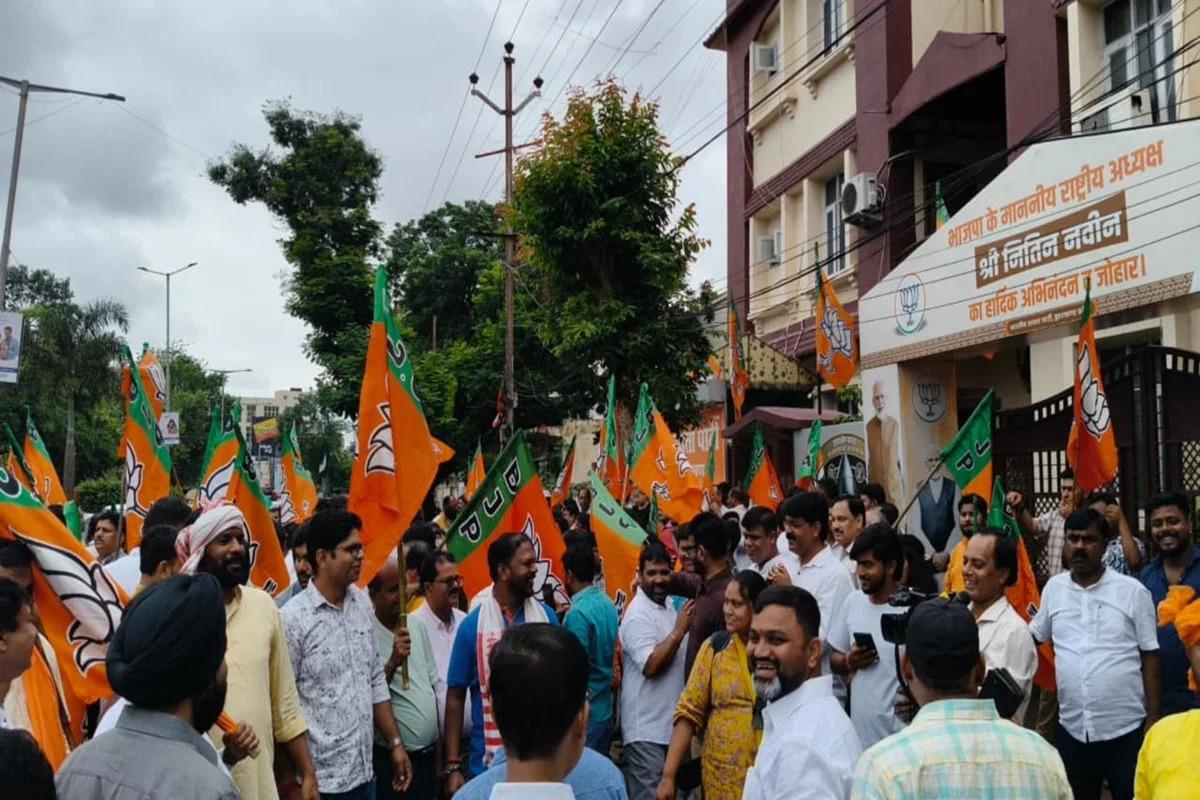 Congress, BJP workers clash during NEET protest in Ranchi; eggs, tomatoes hurled