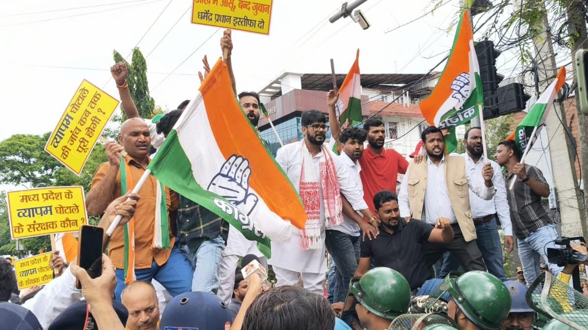 Congress, BJP workers clash during NEET protest in Ranchi; eggs, tomatoes hurled