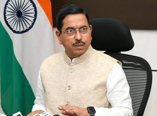'I Accept It With Humility And A Deep Sense Of Duty': Union Minister Pralhad Joshi Officially Takes Charge As Education Minister; First Visuals Out 'I Accept It With Humility And A Deep Sense Of Duty': Union Minister Pralhad Joshi Officially Takes Charge As Education Minister; First Visuals Out