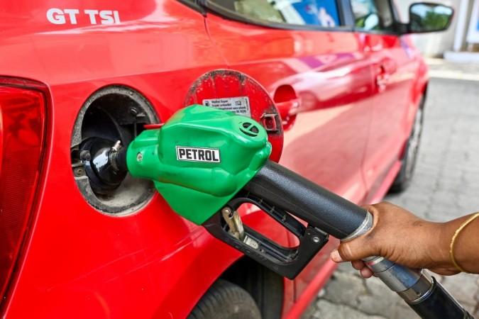 Only some vehicles produced before 2016 may require minor tweaks for E20 fuel: Gadkari Only some vehicles produced before 2016 may require minor tweaks for E20 fuel: Gadkari