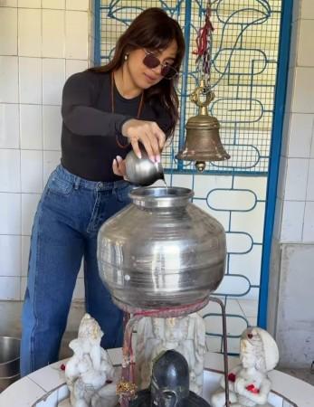 'Is this bhakti or photoshoot?': Bhumi Pednekar faces backlash for wearing sunglasses while offering prayers at Shivling during Sawan 'Is this bhakti or photoshoot?': Bhumi Pednekar faces backlash for wearing sunglasses while offering prayers at Shivling during Sawan