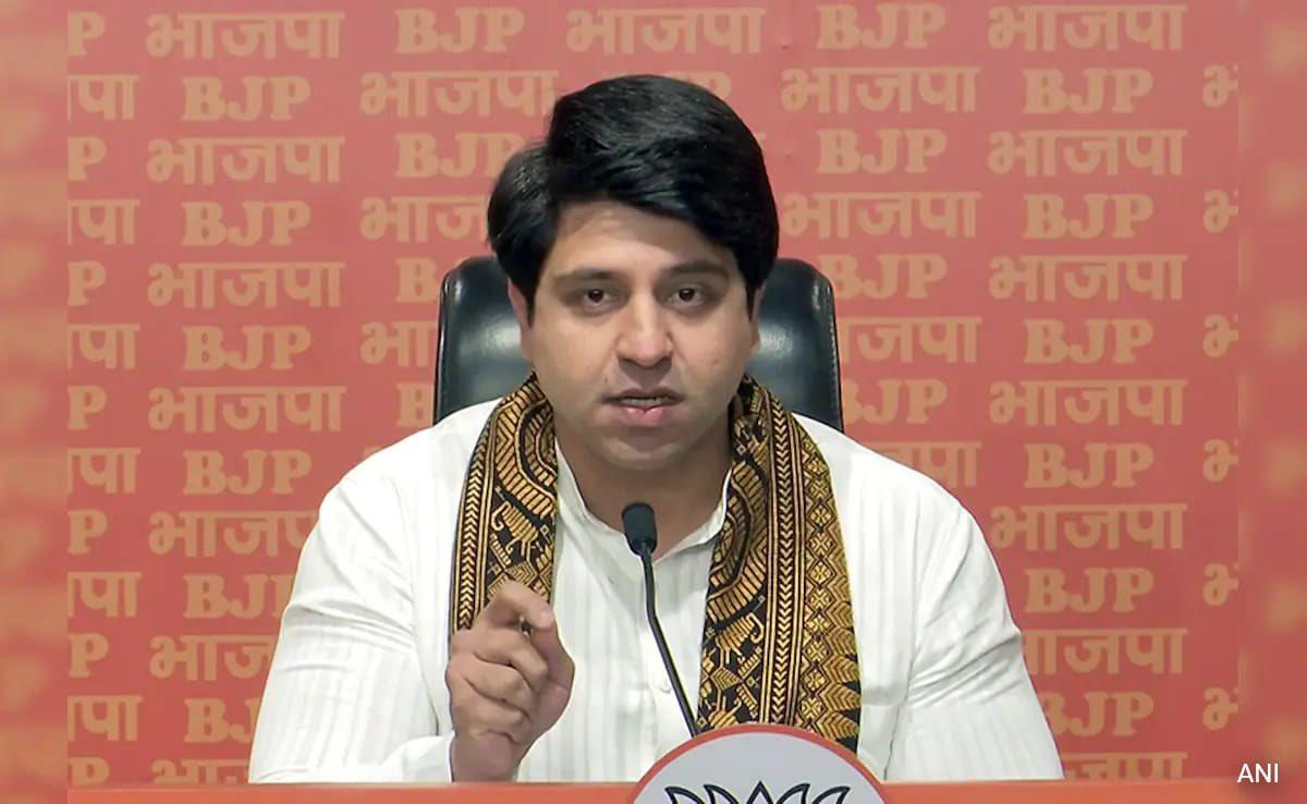 Firebrand spox Shehzad Poonawalla submits his Resignation to the PM Modi's BJP; updates X bio