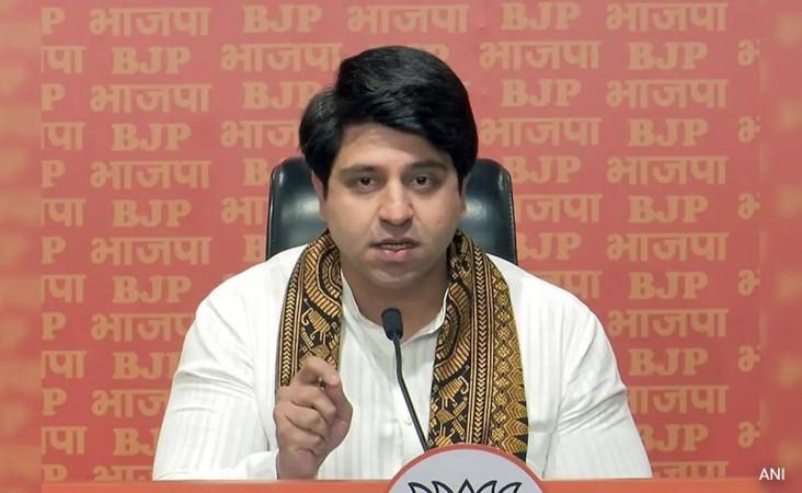 Firebrand spox Shehzad Poonawalla submits his Resignation to the PM Modi's BJP; updates X bio Firebrand spox Shehzad Poonawalla submits his Resignation to the PM Modi's BJP; updates X bio