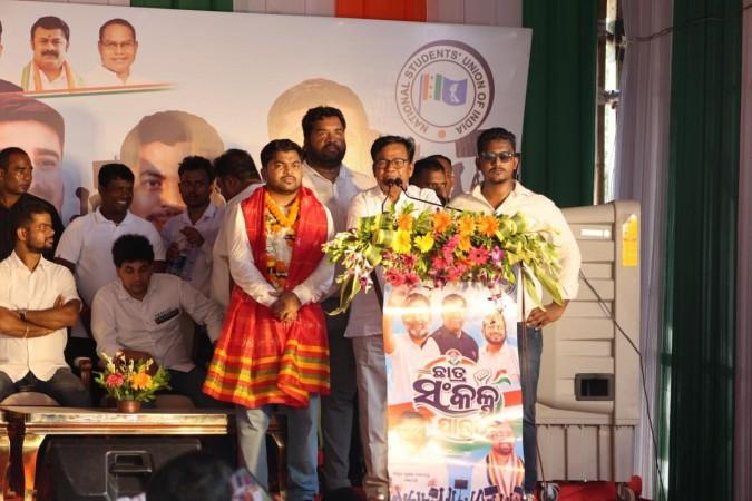 NSUI holds protest, seeks Odisha Education Minister's resignation NSUI holds protest, seeks Odisha Education Minister's resignation