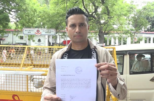 'Didn't take Re 1, prove it and I'll quit social media': Uorfi Javed denies taking Rs 1 lakh from Abhijeet Dipke to support CJP