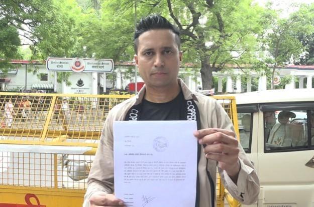 'Didn't take Re 1, prove it and I'll quit social media': Uorfi Javed denies taking Rs 1 lakh from Abhijeet Dipke to support CJP 'Didn't take Re 1, prove it and I'll quit social media': Uorfi Javed denies taking Rs 1 lakh from Abhijeet Dipke to support CJP