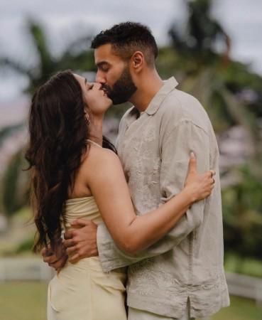 BB fame Jiya Shankar gets engaged to boyfriend Kaaran Dhanak; flaunts diamond ring, cries during dreamy proposal BB fame Jiya Shankar gets engaged to boyfriend Kaaran Dhanak; flaunts diamond ring, cries during dreamy proposal