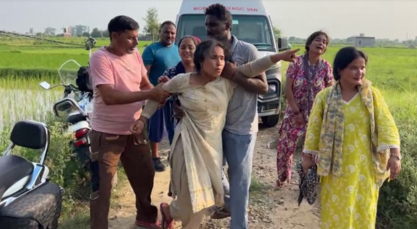 Family members trying to console Kanta Devi, mother of victim Rohit Kumar murder