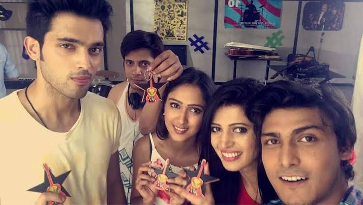 Kaisi Yeh Yaariaan fame Charlie Chauhan marries cricketer Ramandeep Singh in Gurudwara; radiant in red bridal outfit [Wedding Pics Out]