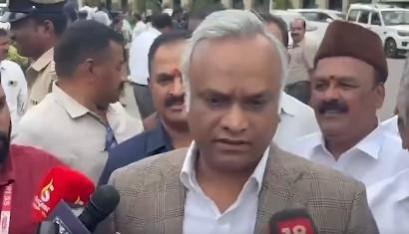 Karnataka: Kumaraswamy urges NICE toll boycott; Priyank Kharge warns against vigilantism over migrants Karnataka: Kumaraswamy urges NICE toll boycott; Priyank Kharge warns against vigilantism over migrants