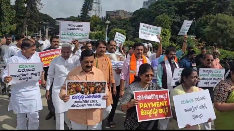 BJP MLAs, MLCs protest against govt over absence of women in Karnataka Cabinet BJP MLAs, MLCs protest against govt over absence of women in Karnataka Cabinet
