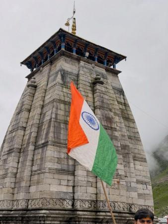 India Turns 80: Kedarnath Temple Joins Independence Day Celebrations With Patriotic Spirit, Tiranga Unfurled Atop Shrine India Turns 80: Kedarnath Temple Joins Independence Day Celebrations With Patriotic Spirit, Tiranga Unfurled Atop Shrine