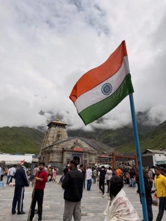 India Turns 80: Kedarnath Temple Joins Independence Day Celebrations With Patriotic Spirit, Tiranga Unfurled Atop Shrine India Turns 80: Kedarnath Temple Joins Independence Day Celebrations With Patriotic Spirit, Tiranga Unfurled Atop Shrine