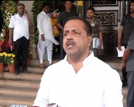 Gutka ban order not withdrawn: K'taka Health Minister Gutka ban order not withdrawn: K'taka Health Minister