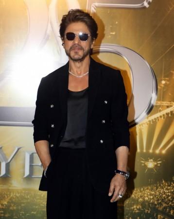 Shah Rukh Khan, Ajay Devgn, and Tiger Shroff under FDA scanner over Vimal advertisement Shah Rukh Khan, Ajay Devgn, and Tiger Shroff under FDA scanner over Vimal advertisement
