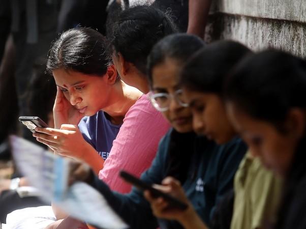 Anti-NEET protests continue across Chennai despite Assembly resolution Anti-NEET protests continue across Chennai despite Assembly resolution
