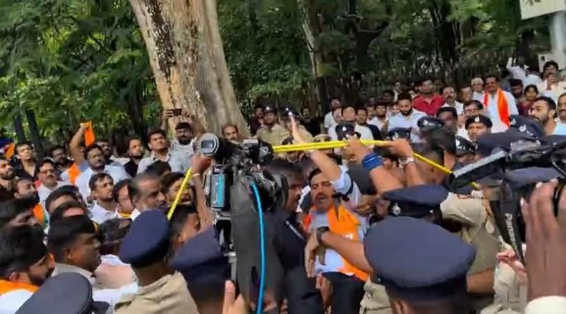 K'taka BJP leaders lay siege to Vidhana Soudha, demand Nagendra's resignation; many detained K'taka BJP leaders lay siege to Vidhana Soudha, demand Nagendra's resignation; many detained