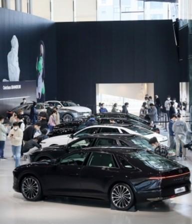 Hyundai Motor's global sales drop 14% in August amid strikes; Renault Korea sees 34% fall Hyundai Motor's global sales drop 14% in August amid strikes; Renault Korea sees 34% fall
