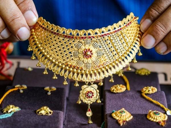 Gold trades flat while silver declines ahead of US inflation and Fed decision