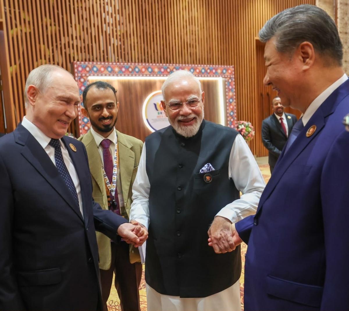 PM Modi, Chinese President Xi Jinping share a long handshake as Delhi BRICS summit concludes
