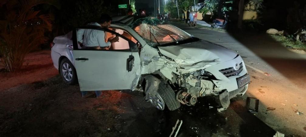 Three Andhra forest officials injured as red sanders smugglers ram patrol vehicle Three Andhra forest officials injured as red sanders smugglers ram patrol vehicle