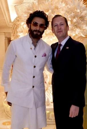 Ranveer Singh poses with US envoy Sergio Gor; Sanjay Dutt with Tiffany Trump, Radhika Merchant dances to 'Ekadantaya Vakratundaya' at Antilia's Ganesh Utsav Ranveer Singh poses with US envoy Sergio Gor; Sanjay Dutt with Tiffany Trump, Radhika Merchant dances to 'Ekadantaya Vakratundaya' at Antilia's Ganesh Utsav