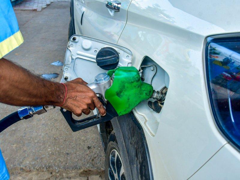 Petrol Dealers Seek MDR Exemption on UPI Payments Above ₹2,000, Warn of Margin Pressure