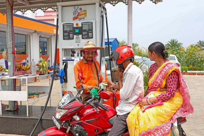 Petrol Dealers Seek MDR Exemption on UPI Payments Above ₹2,000, Warn of Margin Pressure Petrol Dealers Seek MDR Exemption on UPI Payments Above ₹2,000, Warn of Margin Pressure