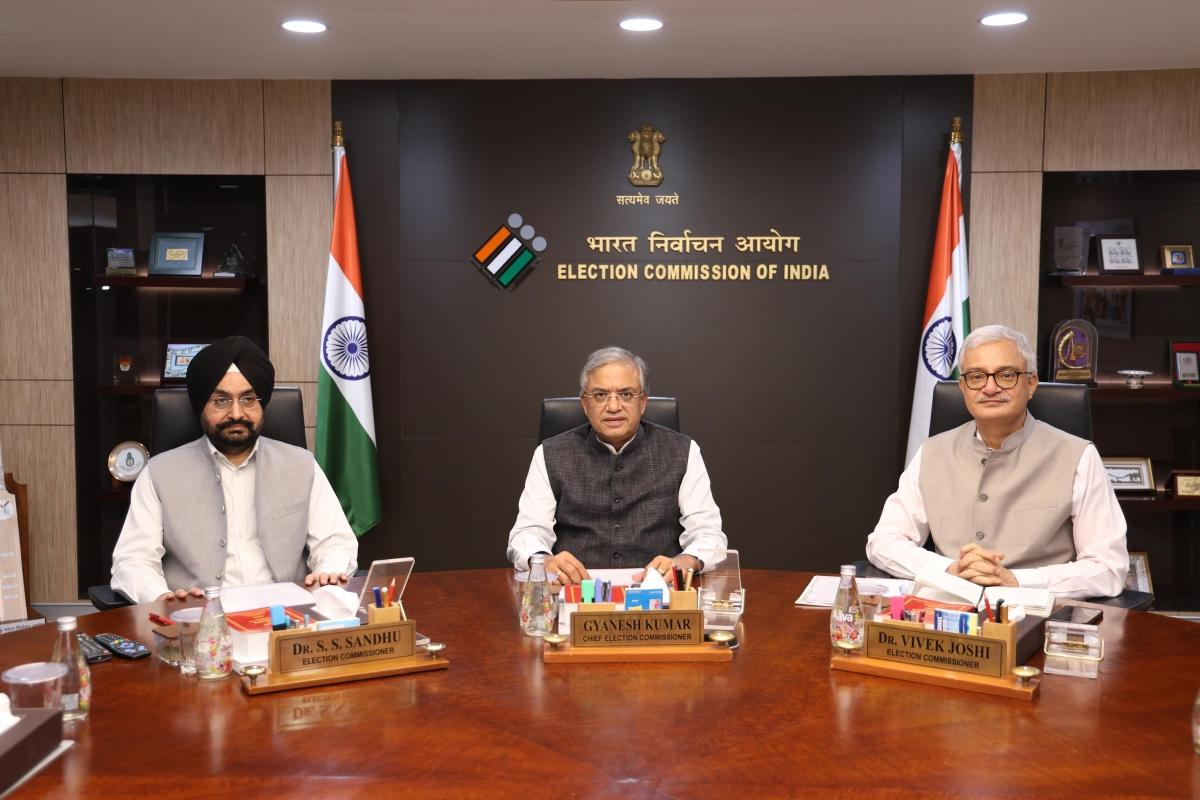 Karnataka Congress protests, seeks CEC Gyanesh Kumar's resignation; Delhi SIR deadline extended