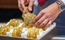 Gold and silver prices fall up to 1% amid US yields and Iran tensions