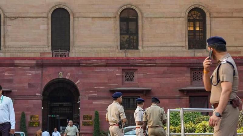 2 MHA officials held for 'seeking illegal gratification' for FCRA registration 2 MHA officials held for 'seeking illegal gratification' for FCRA registration