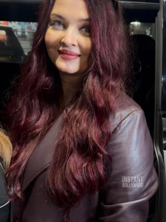 Aishwarya Rai, Salman Khan twin in black as they get spotted in Mumbai; actress returns from PFW, Bhaijaan poses for paps Aishwarya Rai, Salman Khan twin in black as they get spotted in Mumbai; actress returns from PFW, Bhaijaan poses for paps