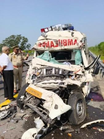 4 killed after ambulance carrying soldier's remains crashes into Army truck in UP