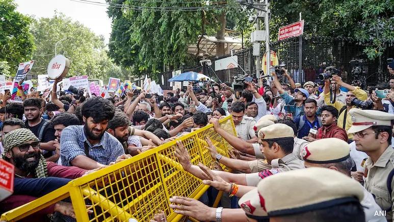 3 women journalists allege sexual harassment by Delhi cops during Jantar Mantar protest; Crime Branch to probe