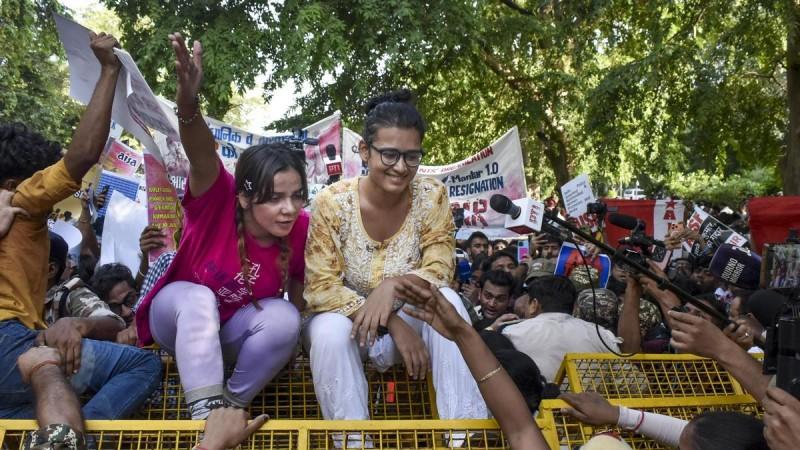 Protest against CEC Gyanesh Kumar: AISA president Neha released at Narela Industrial Area police station