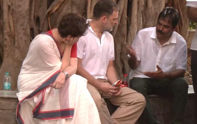 'Pitru Paksha Mein Non-Veg?': Rahul Gandhi Faces Backlash For Eating 'Chicken Roll' At Delhi Protest