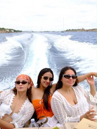 Sun, sea, Spain: Alia Bhatt looks sexy in beachwear, soaks up the sun on girls' getaway; changes Instagram DP, Ranbir Kapoor busy with daddy duties in Mumbai with Raha
