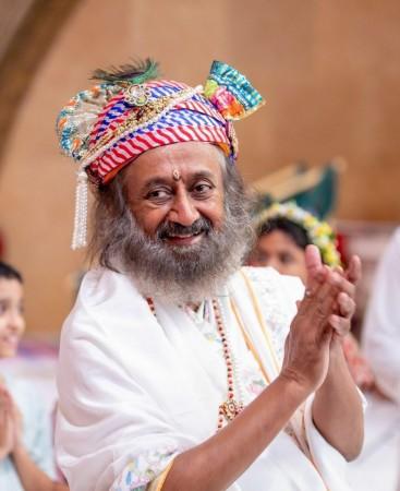 Why do we feel lonely even when surrounded by people? Gurudev Sri Sri Ravi Shankar explains Why do we feel lonely even when surrounded by people? Gurudev Sri Sri Ravi Shankar explains
