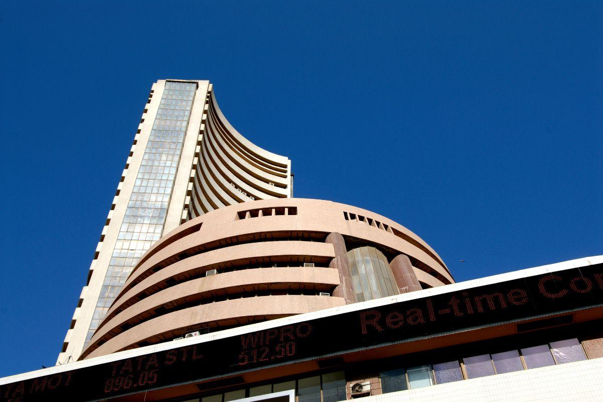 Sensex surges 879 points, Nifty reclaims 22,500 as IT stocks rally
