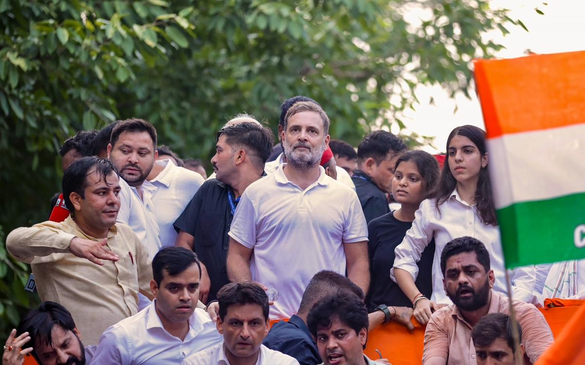 CJP's Saurav Das, Ashutosh Ranka breach through locked Jantar Mantar, detained
