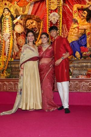 Kajol feels uneasy, gasps for breath; poses with kids Nysa, Yug despite exhaustion at Durga Puja pandal