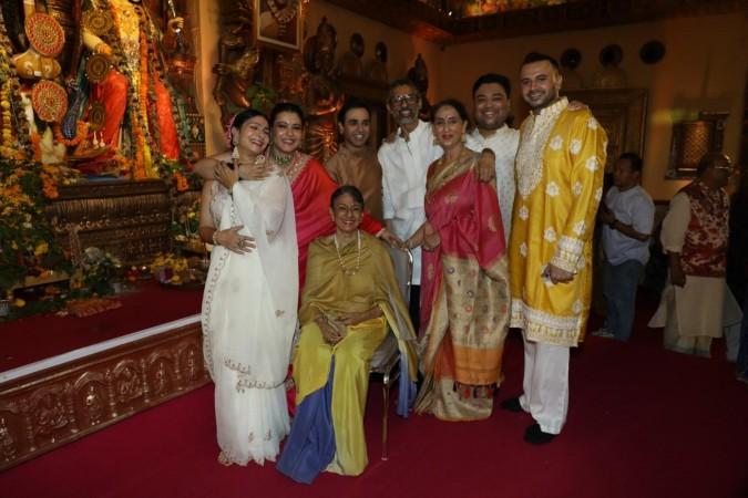Soha Ali Khan performs Dhunuchi Naach, Karan Johar's son touches Manish Malhotra's feet; Alvira Khan, Seema and Neelam seek Maa Durga's blessings