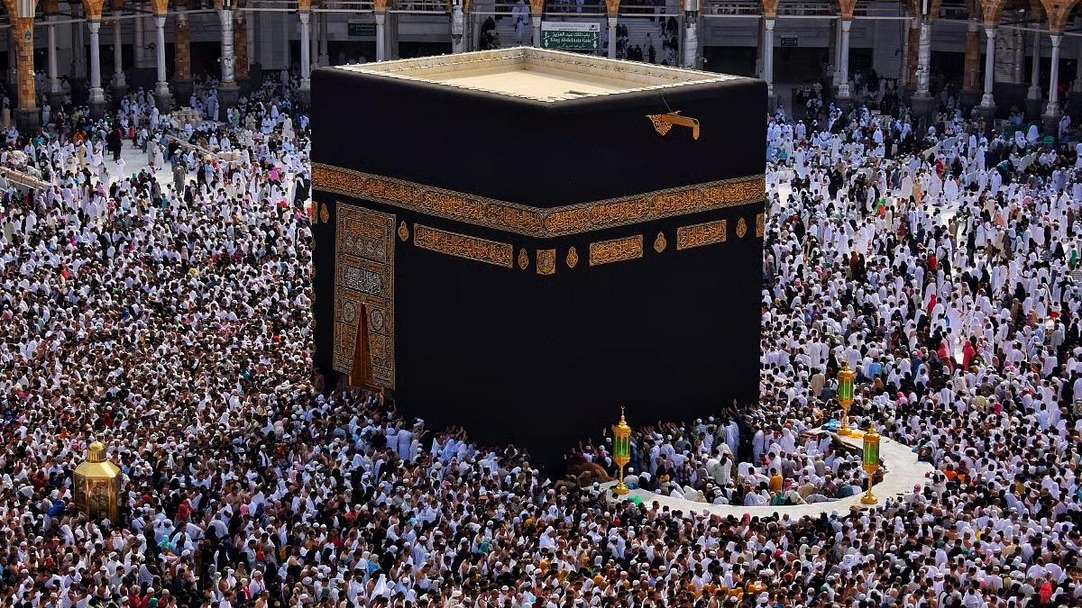 Houthis claim attacks on Saudi oil targets, airports; debris falls in Mecca, Medina as tensions escalate in Gulf