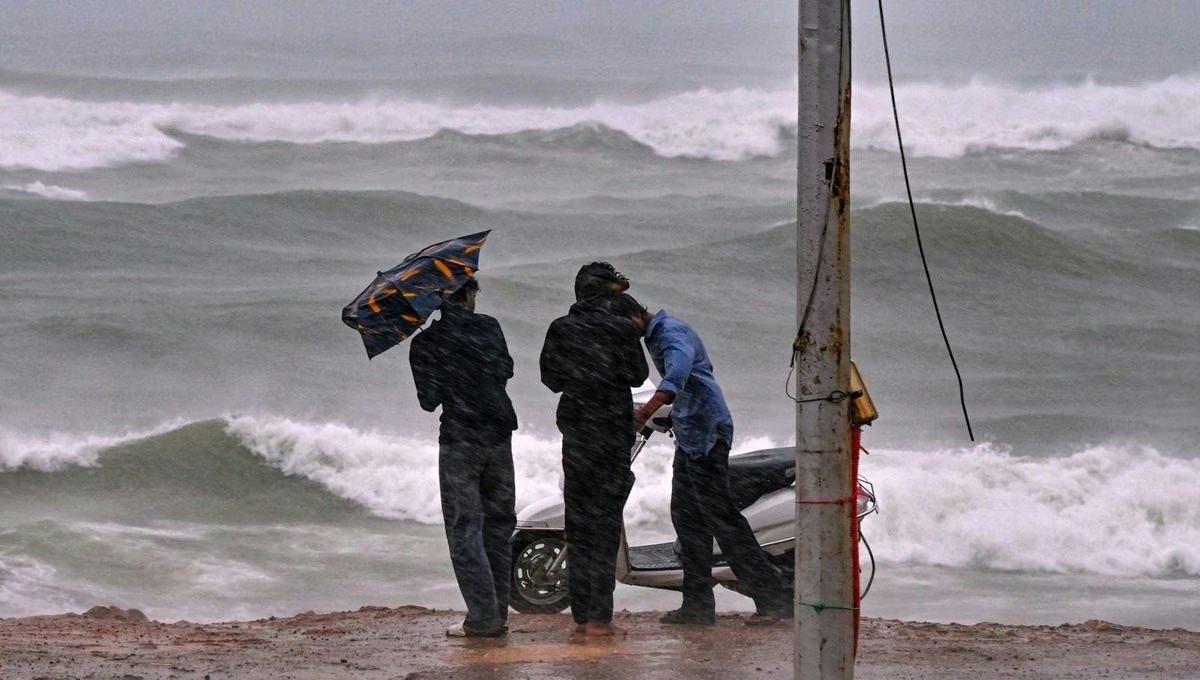 Cyclone 'Arnab' intensifies into severe storm; South Central Railway cancels 11 trains, check safety dos and don'ts