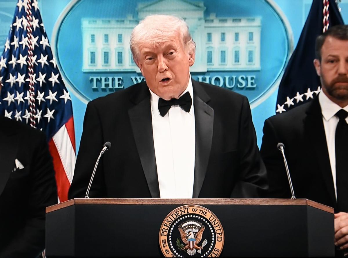 'Shove that ballroom up your a**': Trump heckled at Mississippi rally over White House ballroom renovations