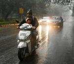 As per the IMD, one or two instances of light rain along with thunderstorms/lightning and gusty winds reaching 30–40 km/h are expected during the forenoon, with more spells anticipated from afternoon into the evening.